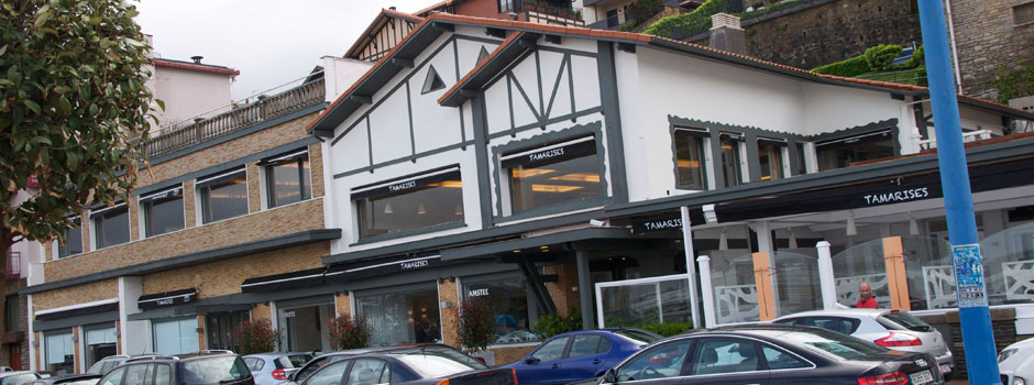 La fachada de Los Tamarises