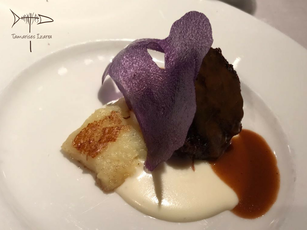 Rabo deshuesado con patata en texturas